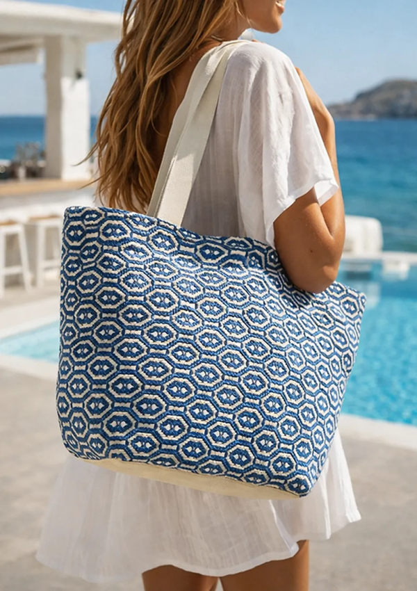 Sac de plage losange bleu porté